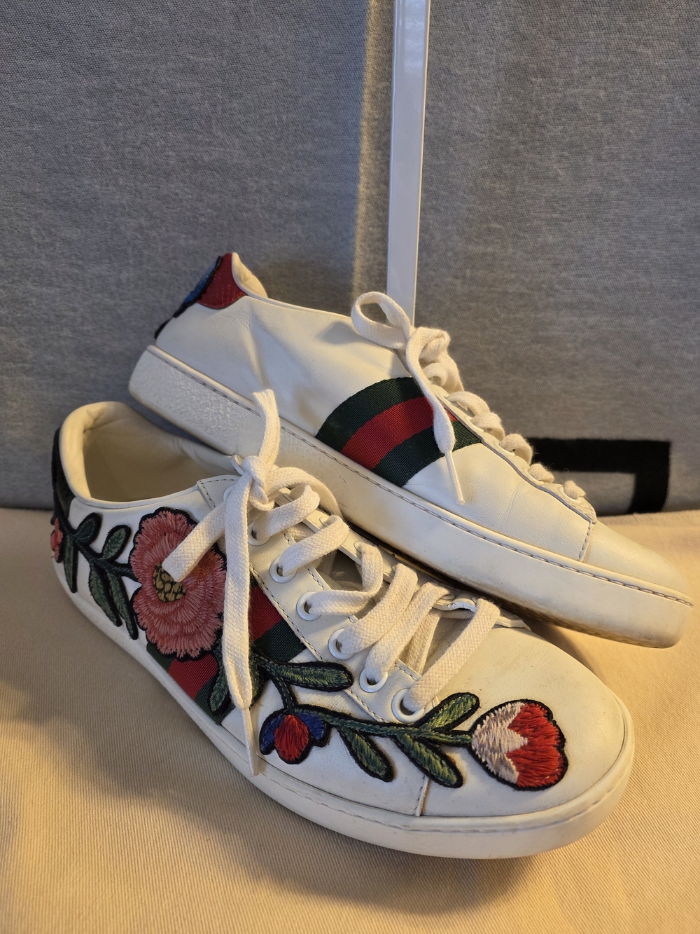 Gucci Ace Floral Embroidered Floral Sneakers with Red-Green Stripe - Picture 2 of 9